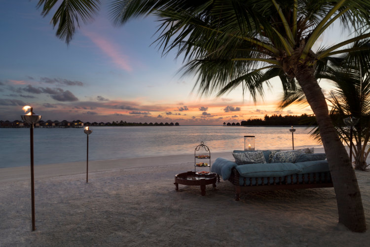 Private beach dinner at Naladhu