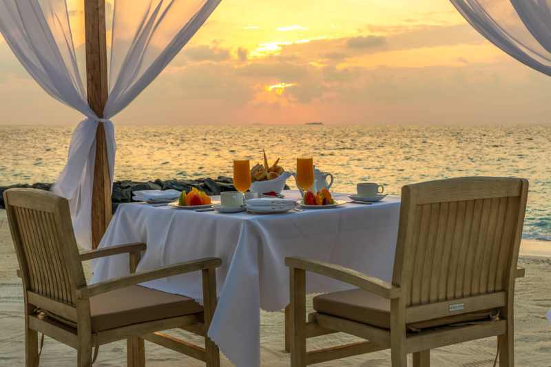 Beach breakfast table at Fiyavalhu