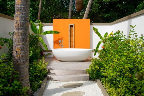 Outdoor bathtub at Angsana Velavaru