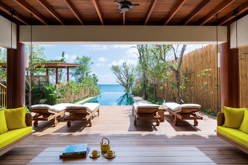 Pool and beach in Six Senses Samui