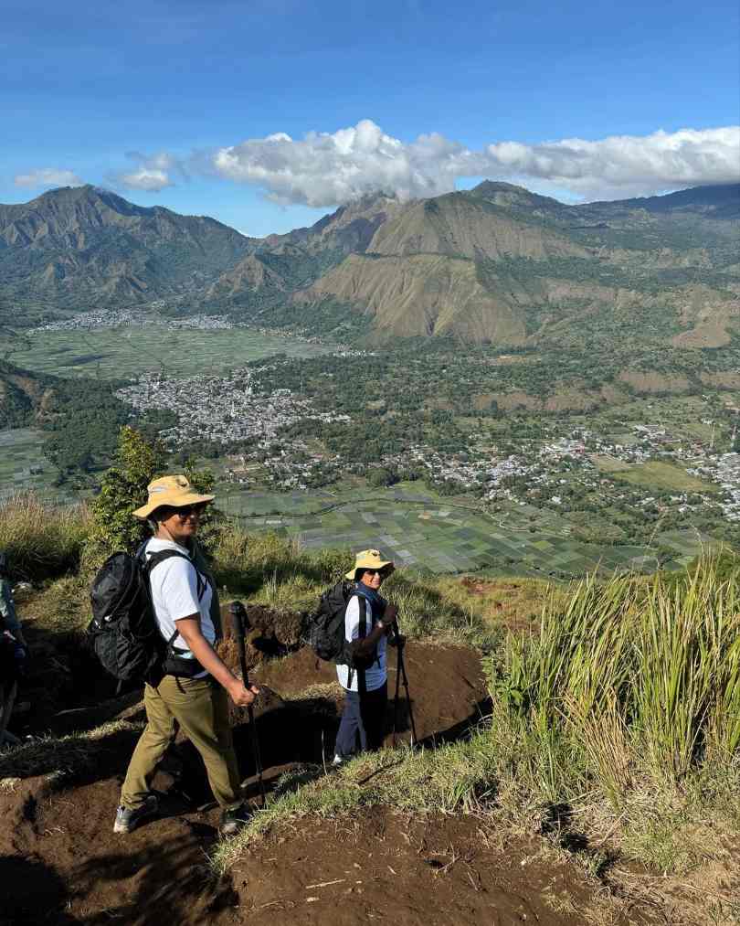 Wanderlust women rinjani hike