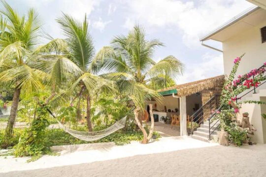 Rasdhoo Dive Lodge entrance