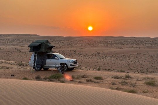 Rooftop tent 4x4 in Wahiba desert, Oman